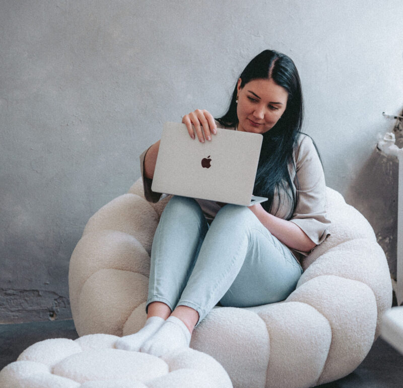 kallava-krista-kallas-virtuaalassistent-ugc-sisulooja